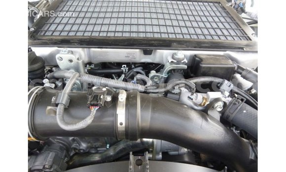 Acheter Import Voiture Toyota Land Cruiser Blanc à Import - Dubai, Hhohho Acheter Import Voiture Toyota Land Cruiser Blanc à Import - Dubai, Hhohho