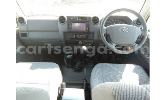 Nunua Imported Toyota Land Cruiser Beige Gari ndani ya Import - Dubai nchini Hhohho Nunua Imported Toyota Land Cruiser Beige Gari ndani ya Import - Dubai nchini Hhohho