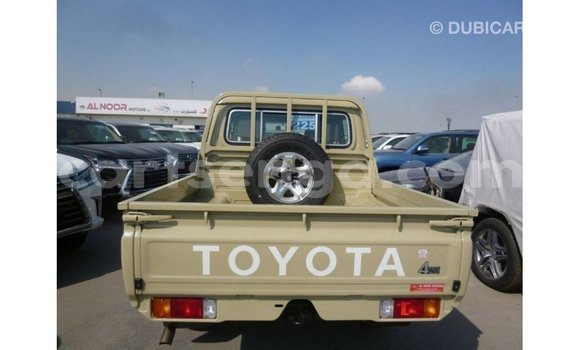 Nunua Imported Toyota Land Cruiser Beige Gari ndani ya Import - Dubai nchini Hhohho Nunua Imported Toyota Land Cruiser Beige Gari ndani ya Import - Dubai nchini Hhohho