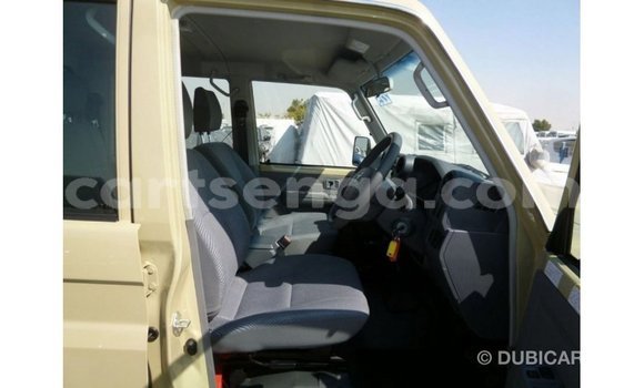 Nunua Imported Toyota Land Cruiser Beige Gari ndani ya Import - Dubai nchini Hhohho Nunua Imported Toyota Land Cruiser Beige Gari ndani ya Import - Dubai nchini Hhohho