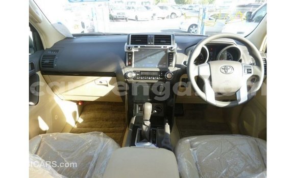 Acheter Import Voiture Toyota Prado Blanc à Import - Dubai, Hhohho Acheter Import Voiture Toyota Prado Blanc à Import - Dubai, Hhohho