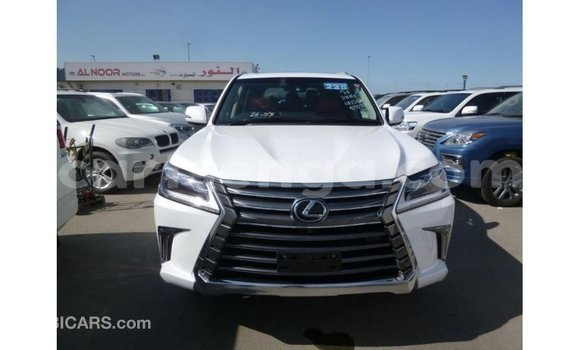 Acheter Import Voiture Lexus LX Blanc à Import - Dubai, Hhohho Acheter Import Voiture Lexus LX Blanc à Import - Dubai, Hhohho