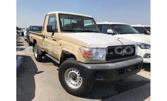 Acheter Import Voiture Toyota Land Cruiser Beige à Import - Dubai, Hhohho Acheter Import Voiture Toyota Land Cruiser Beige à Import - Dubai, Hhohho
