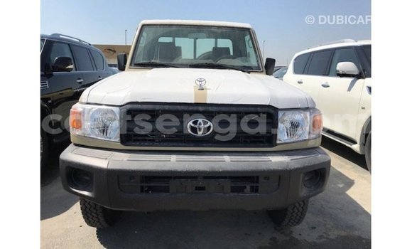 Acheter Import Voiture Toyota Land Cruiser Beige à Import - Dubai, Hhohho Acheter Import Voiture Toyota Land Cruiser Beige à Import - Dubai, Hhohho