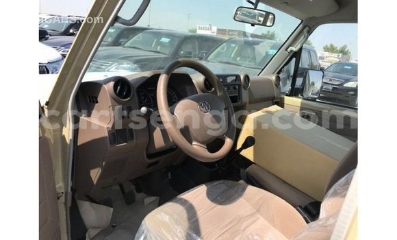 Acheter Import Voiture Toyota Land Cruiser Beige à Import - Dubai, Hhohho Acheter Import Voiture Toyota Land Cruiser Beige à Import - Dubai, Hhohho