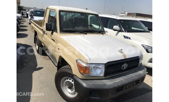 Acheter Import Voiture Toyota Land Cruiser Beige à Import - Dubai, Hhohho Acheter Import Voiture Toyota Land Cruiser Beige à Import - Dubai, Hhohho