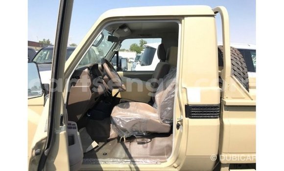 Acheter Import Voiture Toyota Land Cruiser Beige à Import - Dubai, Hhohho Acheter Import Voiture Toyota Land Cruiser Beige à Import - Dubai, Hhohho