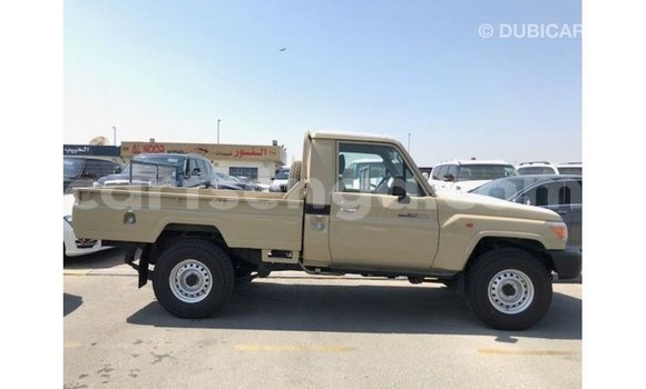 Acheter Import Voiture Toyota Land Cruiser Beige à Import - Dubai, Hhohho Acheter Import Voiture Toyota Land Cruiser Beige à Import - Dubai, Hhohho