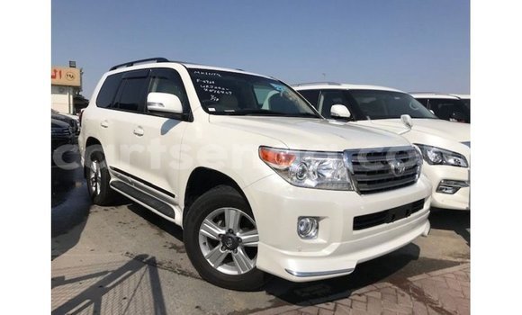 Nunua Imported Toyota Land Cruiser White Gari ndani ya Import - Dubai nchini Hhohho Nunua Imported Toyota Land Cruiser White Gari ndani ya Import - Dubai nchini Hhohho