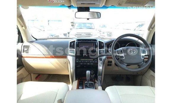 Nunua Imported Toyota Land Cruiser White Gari ndani ya Import - Dubai nchini Hhohho Nunua Imported Toyota Land Cruiser White Gari ndani ya Import - Dubai nchini Hhohho