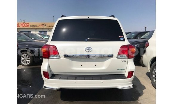 Nunua Imported Toyota Land Cruiser White Gari ndani ya Import - Dubai nchini Hhohho Nunua Imported Toyota Land Cruiser White Gari ndani ya Import - Dubai nchini Hhohho