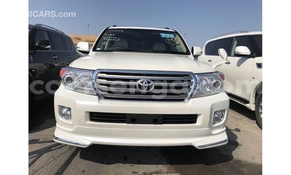 Nunua Imported Toyota Land Cruiser White Gari ndani ya Import - Dubai nchini Hhohho Nunua Imported Toyota Land Cruiser White Gari ndani ya Import - Dubai nchini Hhohho