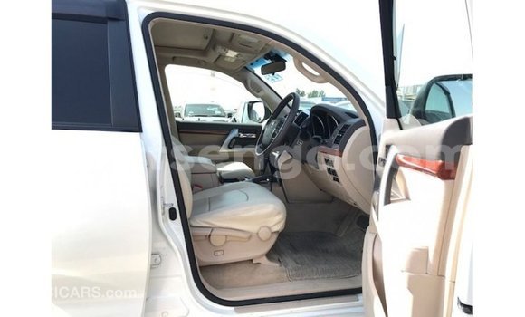 Nunua Imported Toyota Land Cruiser White Gari ndani ya Import - Dubai nchini Hhohho Nunua Imported Toyota Land Cruiser White Gari ndani ya Import - Dubai nchini Hhohho
