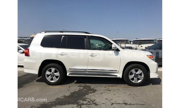 Nunua Imported Toyota Land Cruiser White Gari ndani ya Import - Dubai nchini Hhohho Nunua Imported Toyota Land Cruiser White Gari ndani ya Import - Dubai nchini Hhohho