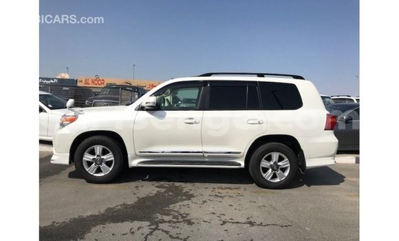 Nunua Imported Toyota Land Cruiser White Gari ndani ya Import - Dubai nchini Hhohho Nunua Imported Toyota Land Cruiser White Gari ndani ya Import - Dubai nchini Hhohho