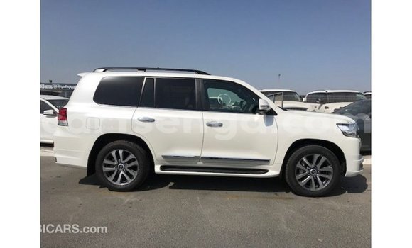 Nunua Imported Toyota Land Cruiser White Gari ndani ya Import - Dubai nchini Hhohho Nunua Imported Toyota Land Cruiser White Gari ndani ya Import - Dubai nchini Hhohho