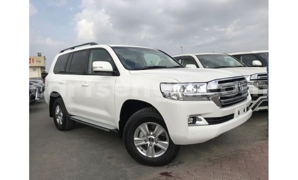Acheter Import Voiture Toyota Land Cruiser Blanc à Import - Dubai, Hhohho Acheter Import Voiture Toyota Land Cruiser Blanc à Import - Dubai, Hhohho