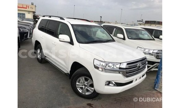 Acheter Import Voiture Toyota Land Cruiser Blanc à Import - Dubai, Hhohho Acheter Import Voiture Toyota Land Cruiser Blanc à Import - Dubai, Hhohho