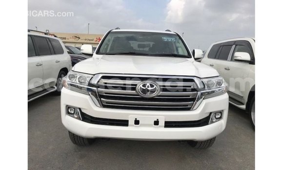 Acheter Import Voiture Toyota Land Cruiser Blanc à Import - Dubai, Hhohho Acheter Import Voiture Toyota Land Cruiser Blanc à Import - Dubai, Hhohho