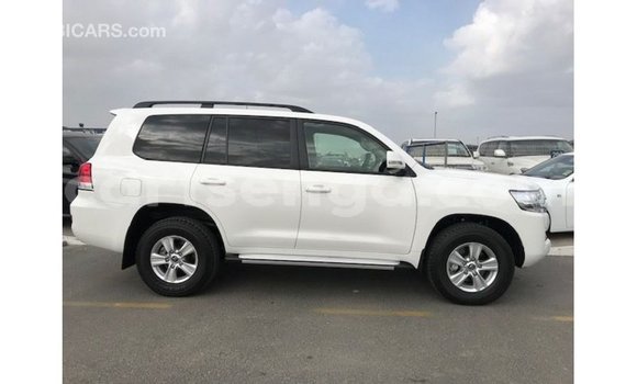 Acheter Import Voiture Toyota Land Cruiser Blanc à Import - Dubai, Hhohho Acheter Import Voiture Toyota Land Cruiser Blanc à Import - Dubai, Hhohho