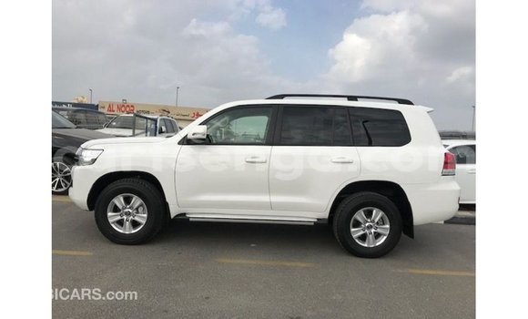 Acheter Import Voiture Toyota Land Cruiser Blanc à Import - Dubai, Hhohho Acheter Import Voiture Toyota Land Cruiser Blanc à Import - Dubai, Hhohho
