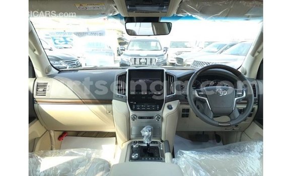 Nunua Imported Toyota Land Cruiser White Gari ndani ya Import - Dubai nchini Hhohho Nunua Imported Toyota Land Cruiser White Gari ndani ya Import - Dubai nchini Hhohho