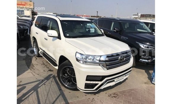 Nunua Imported Toyota Land Cruiser White Gari ndani ya Import - Dubai nchini Hhohho Nunua Imported Toyota Land Cruiser White Gari ndani ya Import - Dubai nchini Hhohho
