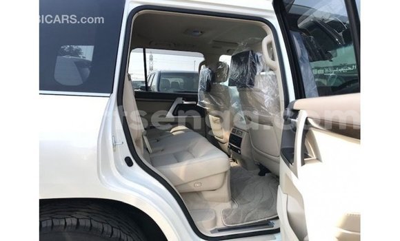 Nunua Imported Toyota Land Cruiser White Gari ndani ya Import - Dubai nchini Hhohho Nunua Imported Toyota Land Cruiser White Gari ndani ya Import - Dubai nchini Hhohho