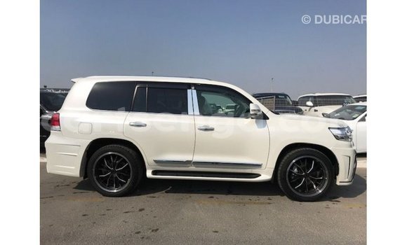 Nunua Imported Toyota Land Cruiser White Gari ndani ya Import - Dubai nchini Hhohho Nunua Imported Toyota Land Cruiser White Gari ndani ya Import - Dubai nchini Hhohho