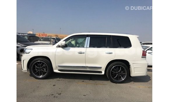 Nunua Imported Toyota Land Cruiser White Gari ndani ya Import - Dubai nchini Hhohho Nunua Imported Toyota Land Cruiser White Gari ndani ya Import - Dubai nchini Hhohho