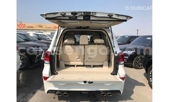 Nunua Imported Toyota Land Cruiser White Gari ndani ya Import - Dubai nchini Hhohho Nunua Imported Toyota Land Cruiser White Gari ndani ya Import - Dubai nchini Hhohho