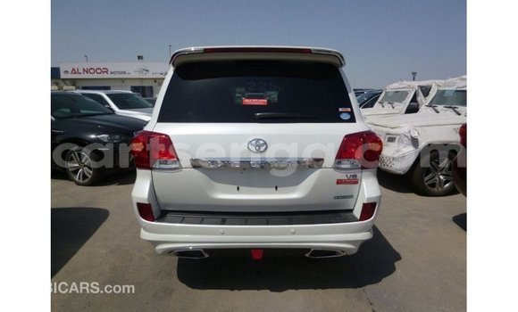 Buy Import Toyota Land Cruiser White Car in Import - Dubai in Hhohho Buy Import Toyota Land Cruiser White Car in Import - Dubai in Hhohho
