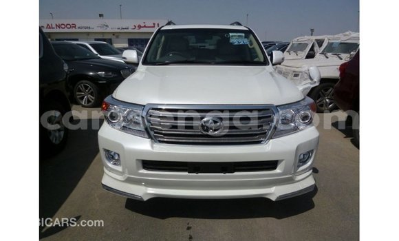 Buy Import Toyota Land Cruiser White Car in Import - Dubai in Hhohho Buy Import Toyota Land Cruiser White Car in Import - Dubai in Hhohho