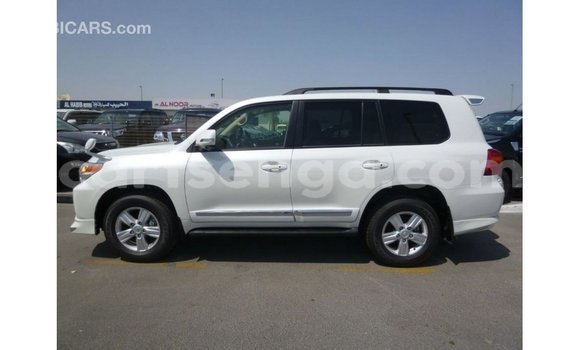 Buy Import Toyota Land Cruiser White Car in Import - Dubai in Hhohho Buy Import Toyota Land Cruiser White Car in Import - Dubai in Hhohho