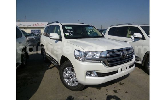 Acheter Import Voiture Toyota Land Cruiser Blanc à Import - Dubai, Hhohho Acheter Import Voiture Toyota Land Cruiser Blanc à Import - Dubai, Hhohho