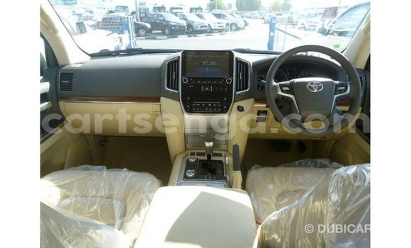 Acheter Import Voiture Toyota Land Cruiser Blanc à Import - Dubai, Hhohho Acheter Import Voiture Toyota Land Cruiser Blanc à Import - Dubai, Hhohho