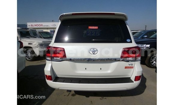 Acheter Import Voiture Toyota Land Cruiser Blanc à Import - Dubai, Hhohho Acheter Import Voiture Toyota Land Cruiser Blanc à Import - Dubai, Hhohho
