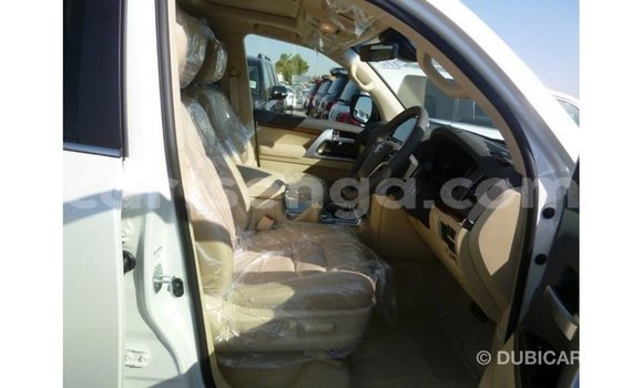 Acheter Import Voiture Toyota Land Cruiser Blanc à Import - Dubai, Hhohho Acheter Import Voiture Toyota Land Cruiser Blanc à Import - Dubai, Hhohho
