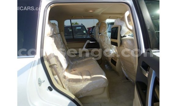 Acheter Import Voiture Toyota Land Cruiser Blanc à Import - Dubai, Hhohho Acheter Import Voiture Toyota Land Cruiser Blanc à Import - Dubai, Hhohho