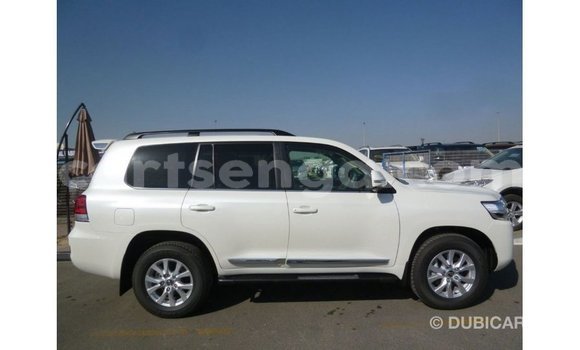 Acheter Import Voiture Toyota Land Cruiser Blanc à Import - Dubai, Hhohho Acheter Import Voiture Toyota Land Cruiser Blanc à Import - Dubai, Hhohho