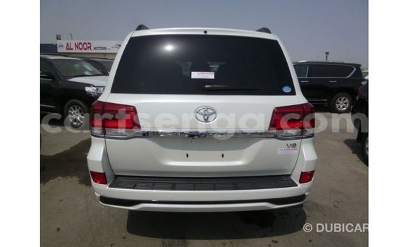 Acheter Import Voiture Toyota Land Cruiser Blanc à Import - Dubai, Hhohho Acheter Import Voiture Toyota Land Cruiser Blanc à Import - Dubai, Hhohho