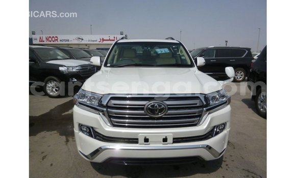 Acheter Import Voiture Toyota Land Cruiser Blanc à Import - Dubai, Hhohho Acheter Import Voiture Toyota Land Cruiser Blanc à Import - Dubai, Hhohho