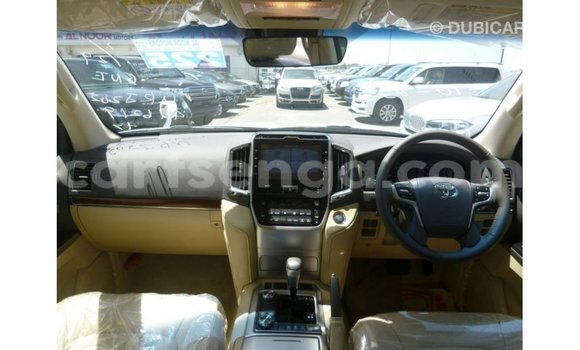 Nunua Imported Toyota Land Cruiser White Gari ndani ya Import - Dubai nchini Hhohho Nunua Imported Toyota Land Cruiser White Gari ndani ya Import - Dubai nchini Hhohho
