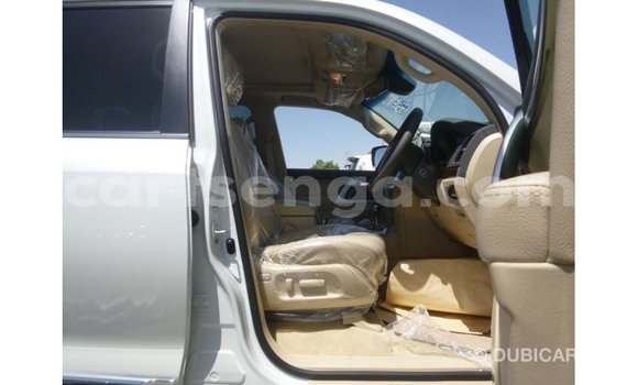 Nunua Imported Toyota Land Cruiser White Gari ndani ya Import - Dubai nchini Hhohho Nunua Imported Toyota Land Cruiser White Gari ndani ya Import - Dubai nchini Hhohho