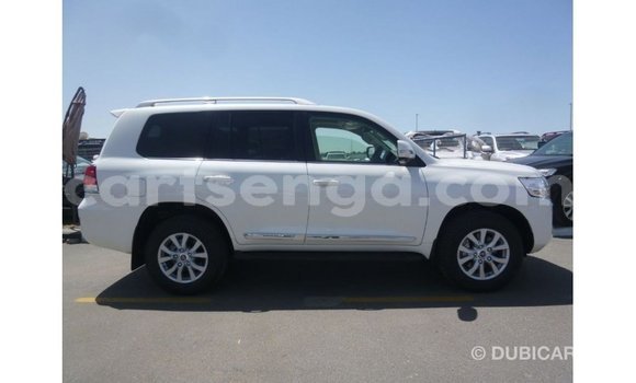 Nunua Imported Toyota Land Cruiser White Gari ndani ya Import - Dubai nchini Hhohho Nunua Imported Toyota Land Cruiser White Gari ndani ya Import - Dubai nchini Hhohho