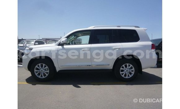 Nunua Imported Toyota Land Cruiser White Gari ndani ya Import - Dubai nchini Hhohho Nunua Imported Toyota Land Cruiser White Gari ndani ya Import - Dubai nchini Hhohho
