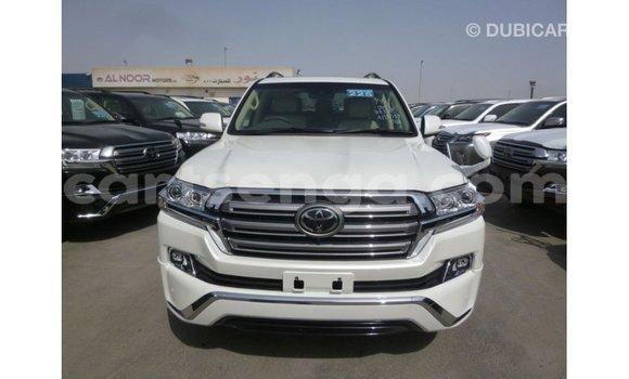 Nunua Imported Toyota Land Cruiser White Gari ndani ya Import - Dubai nchini Hhohho Nunua Imported Toyota Land Cruiser White Gari ndani ya Import - Dubai nchini Hhohho