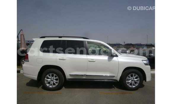 Nunua Imported Toyota Land Cruiser White Gari ndani ya Import - Dubai nchini Hhohho Nunua Imported Toyota Land Cruiser White Gari ndani ya Import - Dubai nchini Hhohho