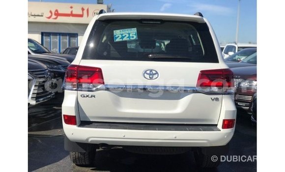 Nunua Imported Toyota Land Cruiser White Gari ndani ya Import - Dubai nchini Hhohho Nunua Imported Toyota Land Cruiser White Gari ndani ya Import - Dubai nchini Hhohho