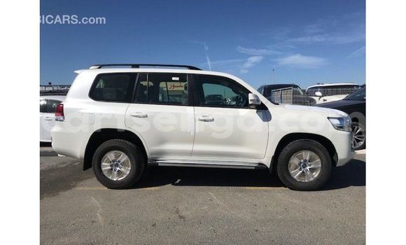 Nunua Imported Toyota Land Cruiser White Gari ndani ya Import - Dubai nchini Hhohho Nunua Imported Toyota Land Cruiser White Gari ndani ya Import - Dubai nchini Hhohho
